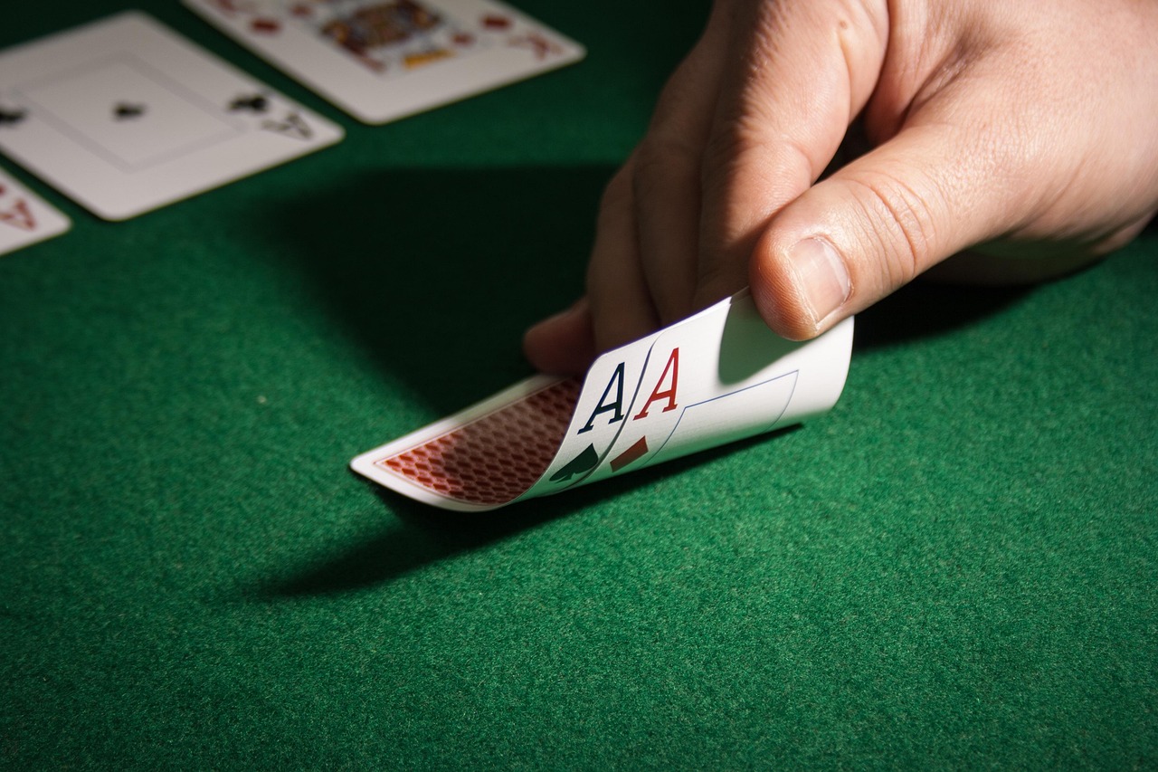 Slot Volatility, Poker Tells, and Bankroll Reality: An iGaming Deep Dive